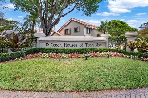 5800 Coach House Cir #E