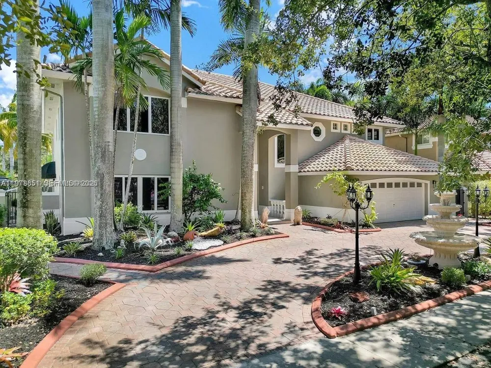 15945 NW 82nd Ct Miami Lakes, FL 33016