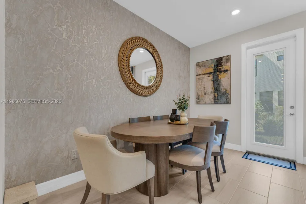 8351 NW 7th Ct Plantation, FL 33324