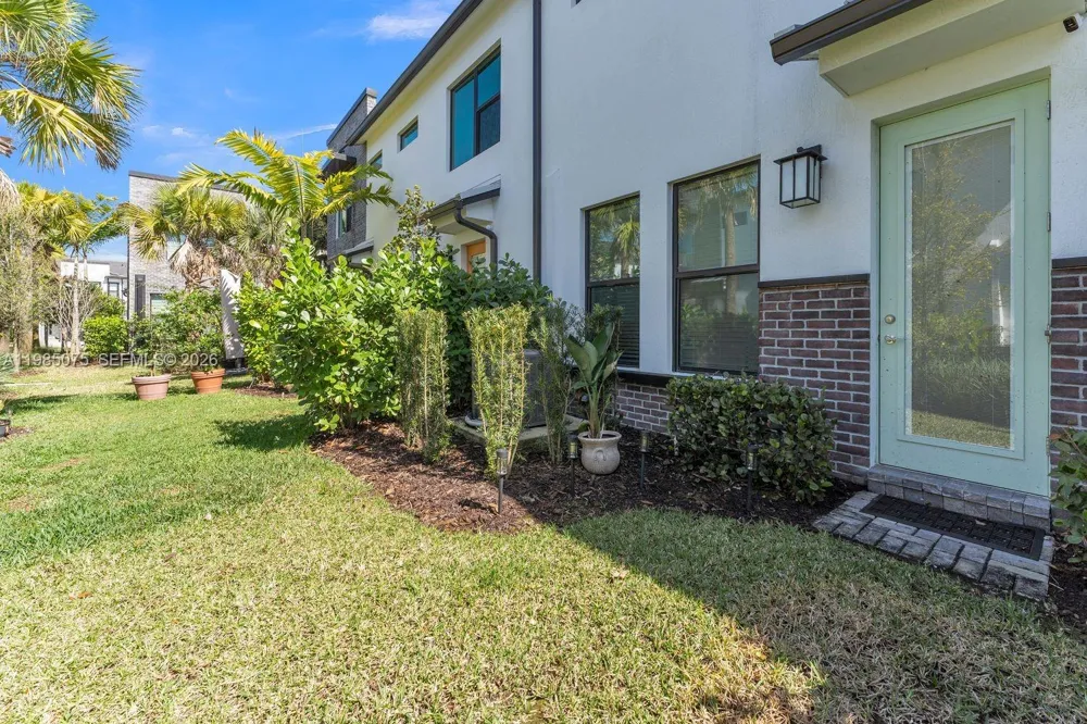 8351 NW 7th Ct Plantation, FL 33324