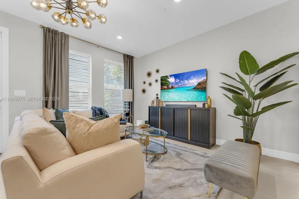 8351 NW 7th Ct Plantation, FL 33324