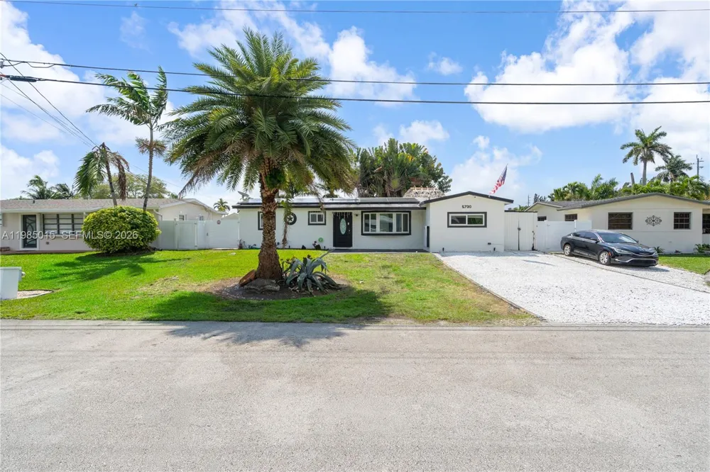 5730 SW 55th St Davie, FL 33314