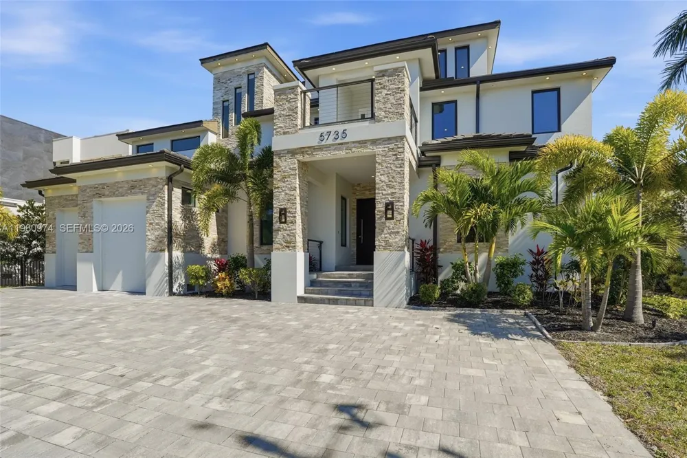 5735 Riverside Dr Cape Coral, FL 33904