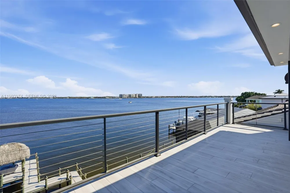 5735 Riverside Dr Cape Coral, FL 33904