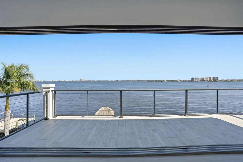 5735 Riverside Dr Cape Coral, FL 33904