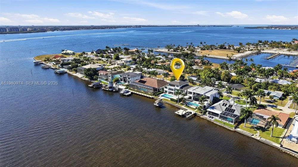 5735 Riverside Dr Cape Coral, FL 33904