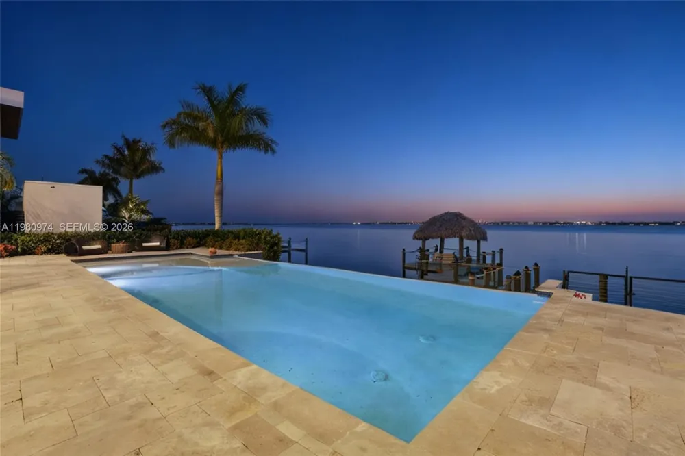 5735 Riverside Dr Cape Coral, FL 33904