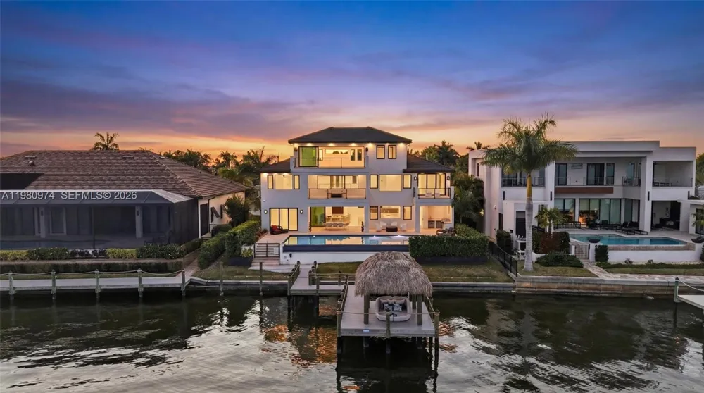 5735 Riverside Dr Cape Coral, FL 33904