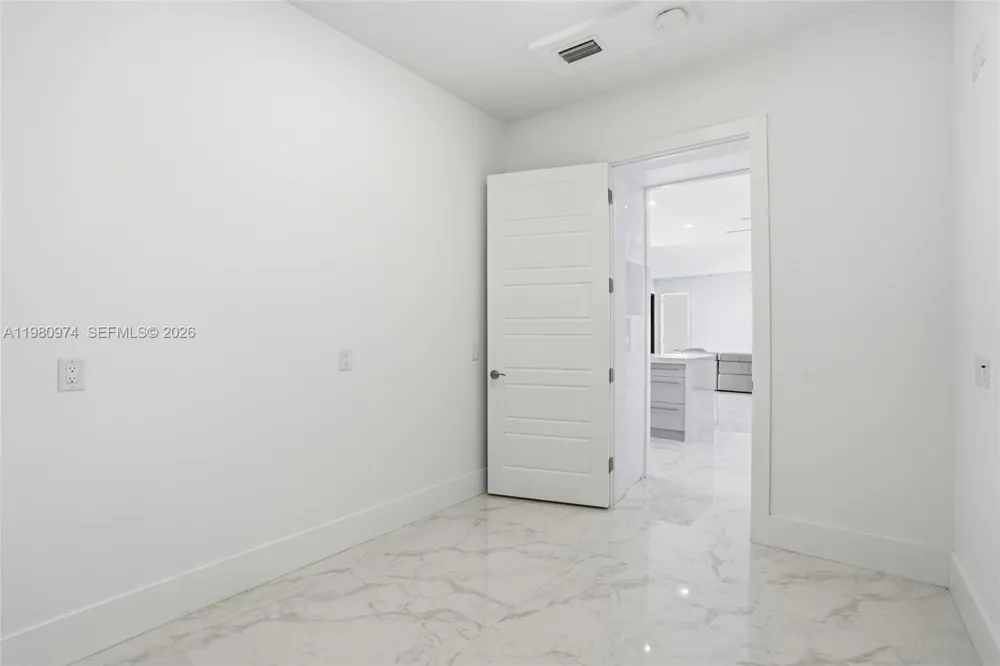 5735 Riverside Dr Cape Coral, FL 33904