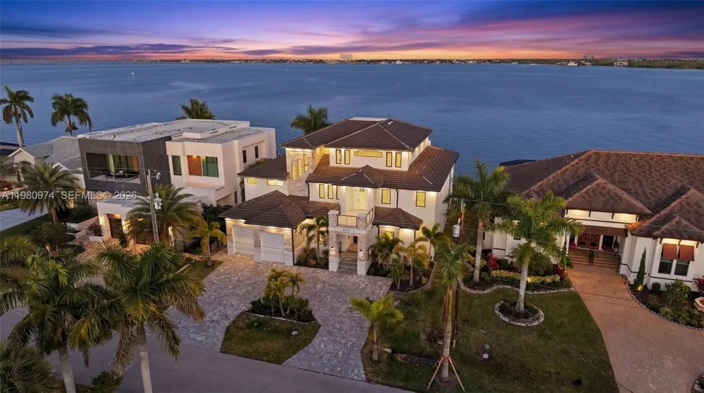 5735 Riverside Dr Cape Coral, FL 33904