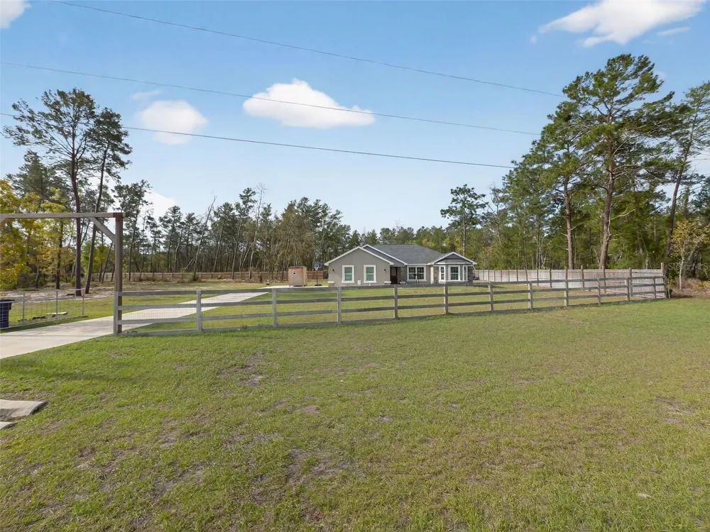 854 FISHER ROAD Ocklawaha, FL 32179