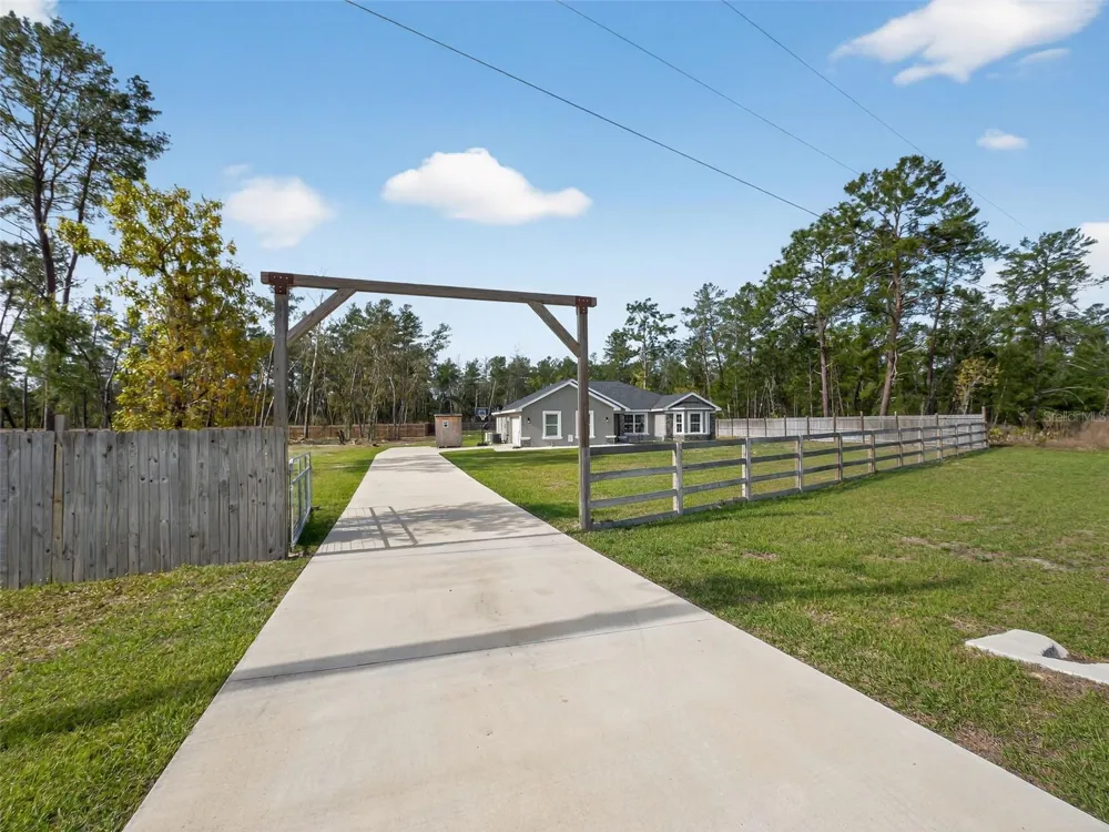 854 FISHER ROAD Ocklawaha, FL 32179