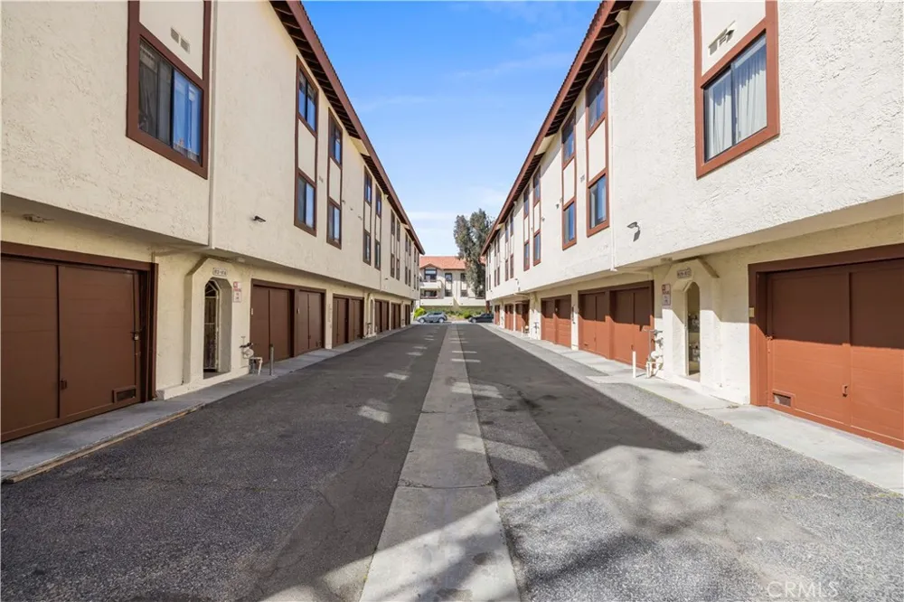 18193 Sundowner Way #815 Canyon Country, CA 91387