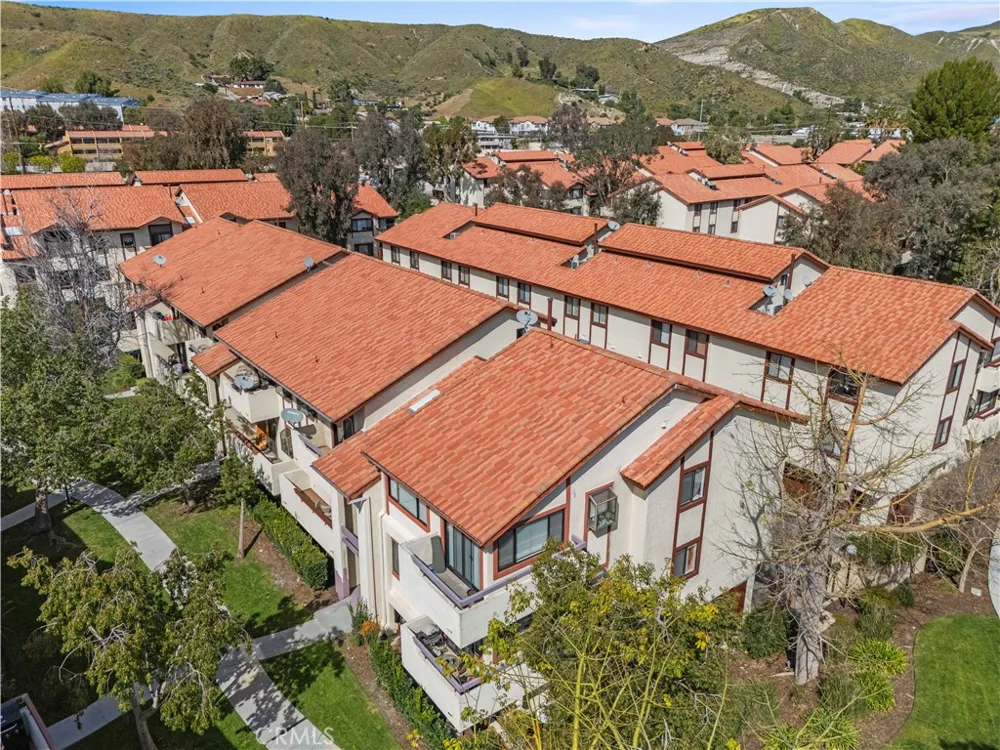 18193 Sundowner Way #815 Canyon Country, CA 91387