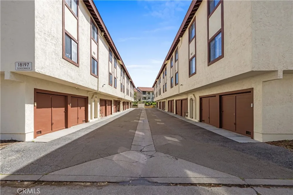 18193 Sundowner Way #815 Canyon Country, CA 91387