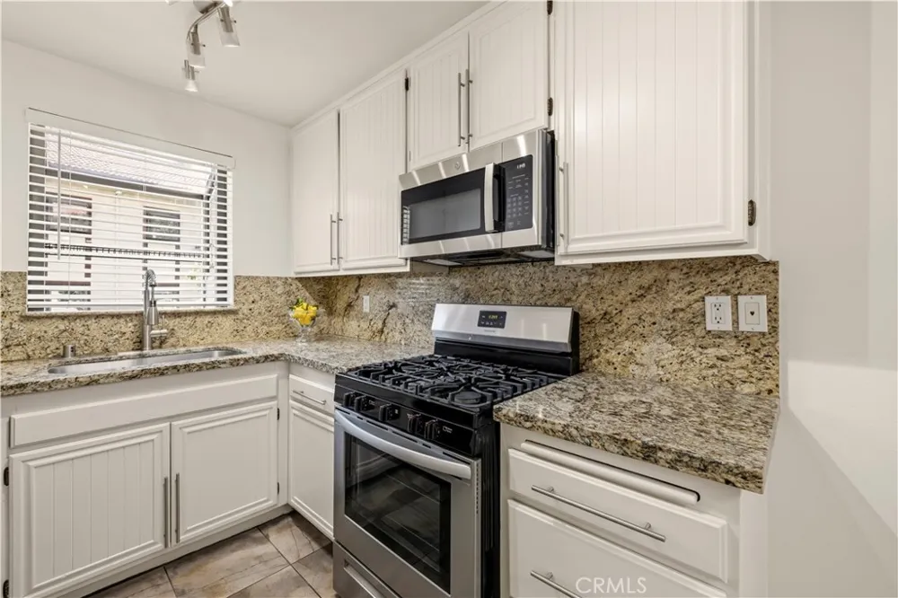 18193 Sundowner Way #815 Canyon Country, CA 91387
