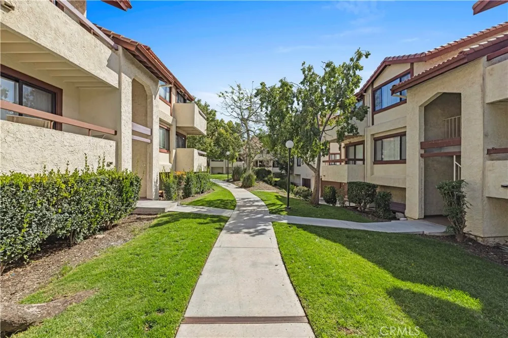 18193 Sundowner Way #815 Canyon Country, CA 91387