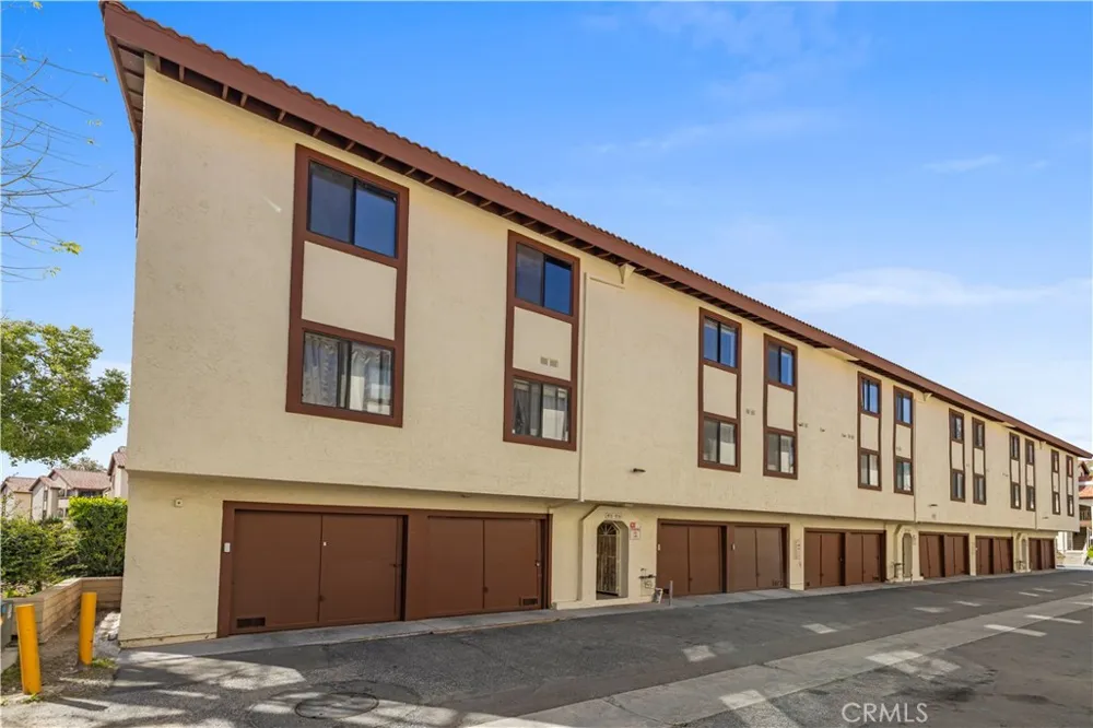 18193 Sundowner Way #815 Canyon Country, CA 91387