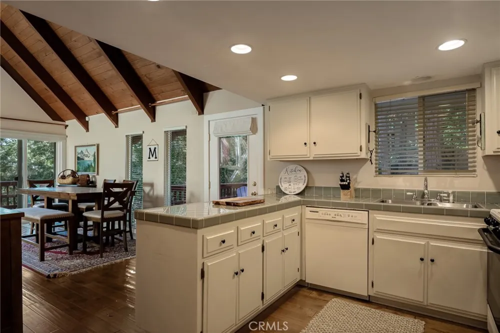 831 Nadelhorn Lake Arrowhead, CA 92352