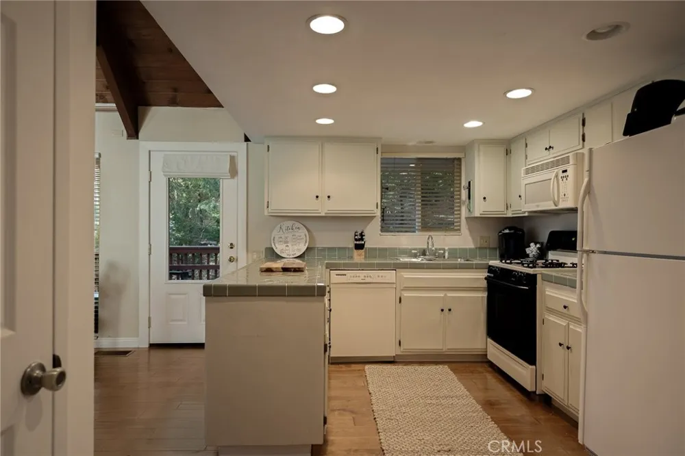 831 Nadelhorn Lake Arrowhead, CA 92352