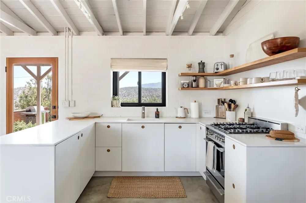 48575 W Paradise Morongo Valley, CA 92256