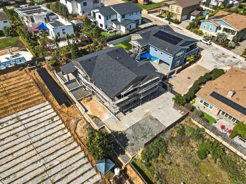 3780 Highland Dr. Carlsbad, CA 92008
