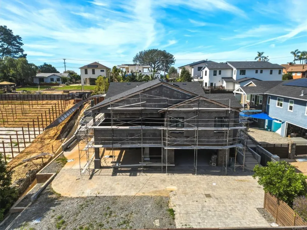 3780 Highland Dr. Carlsbad, CA 92008