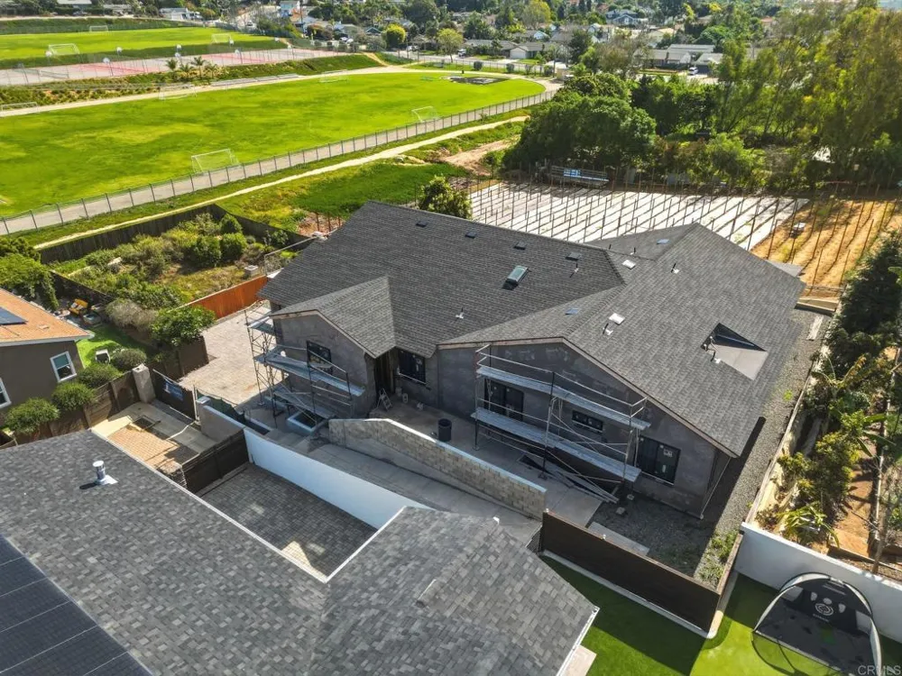 3780 Highland Dr. Carlsbad, CA 92008