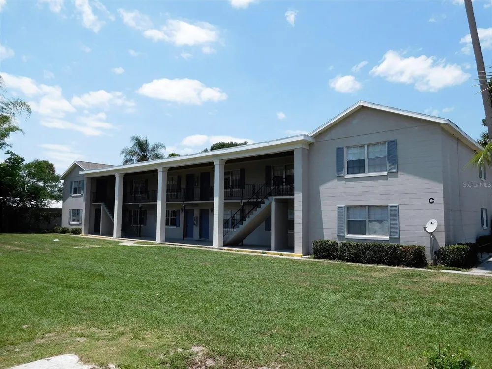 302 S SPRING GARDEN AVENUE #B09 Deland, FL 32720