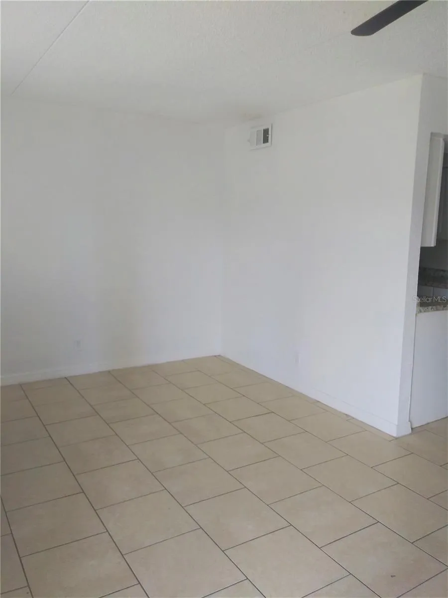 302 S SPRING GARDEN AVENUE #B09 Deland, FL 32720