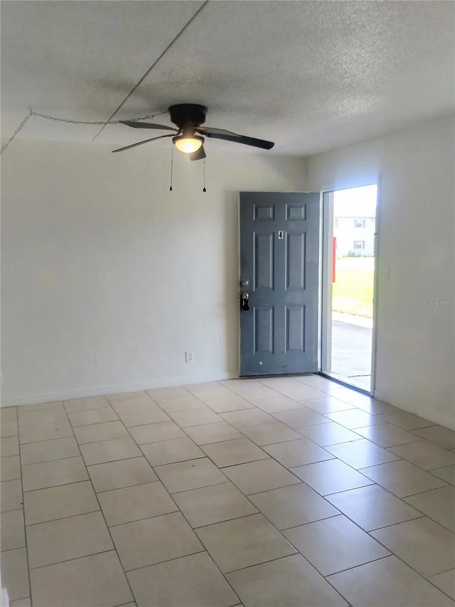 302 S SPRING GARDEN AVENUE #B09 Deland, FL 32720