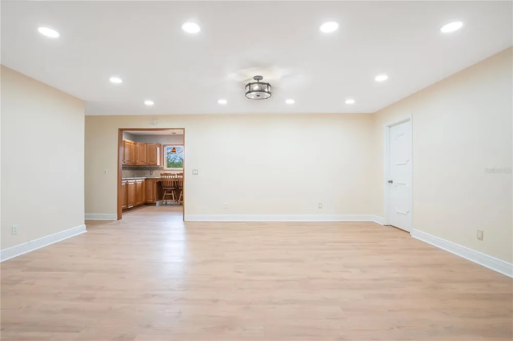 1401 BUELL COURT Plant City, FL 33567