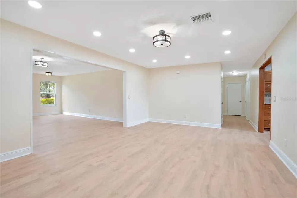 1401 BUELL COURT Plant City, FL 33567