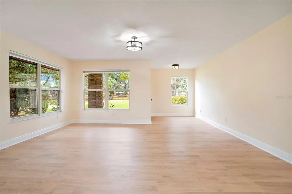 1401 BUELL COURT Plant City, FL 33567