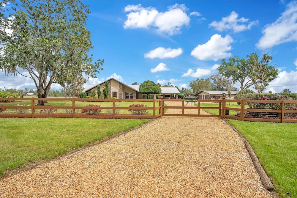 1401 BUELL COURT Plant City, FL 33567