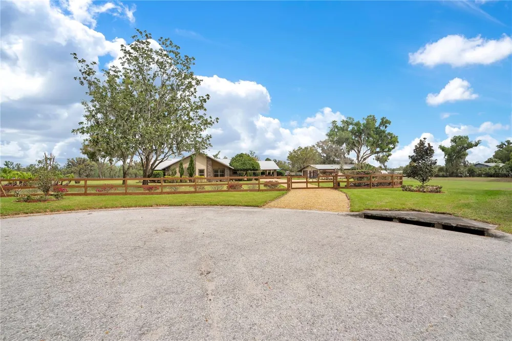 1401 BUELL COURT Plant City, FL 33567