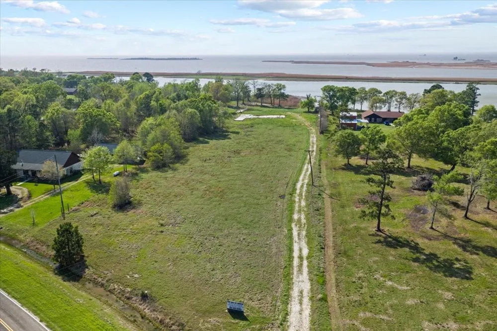 S Main St Anahuac, TX 77514