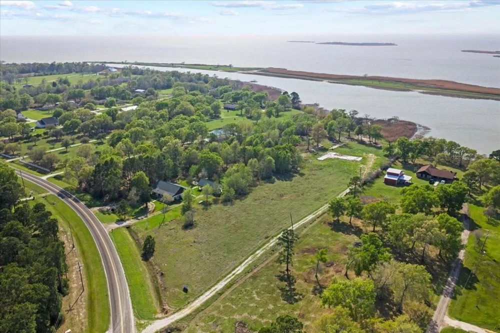 S Main St Anahuac, TX 77514