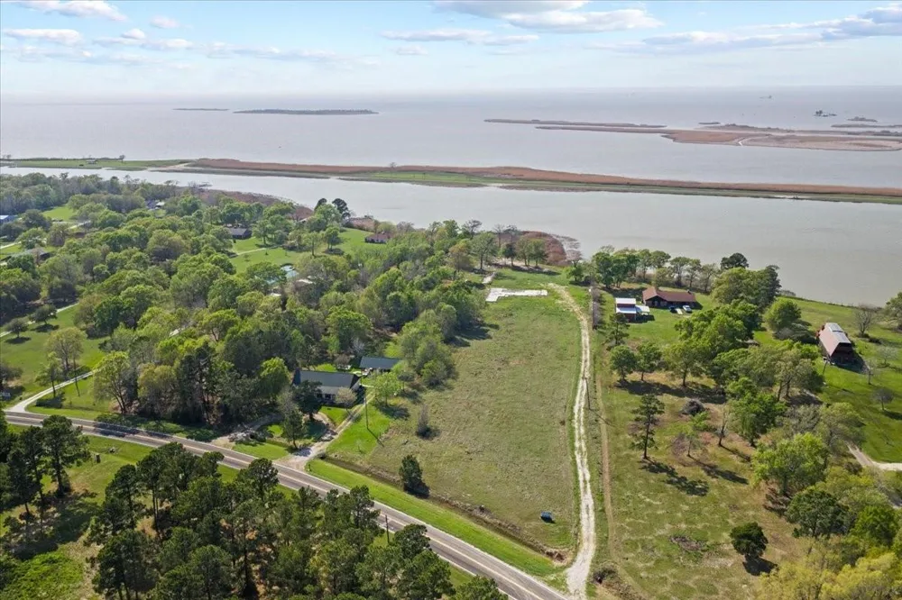 S Main St Anahuac, TX 77514