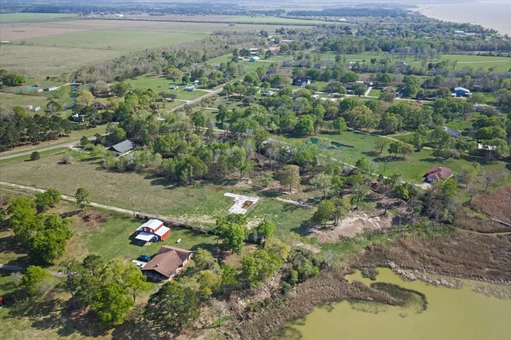 S Main St Anahuac, TX 77514