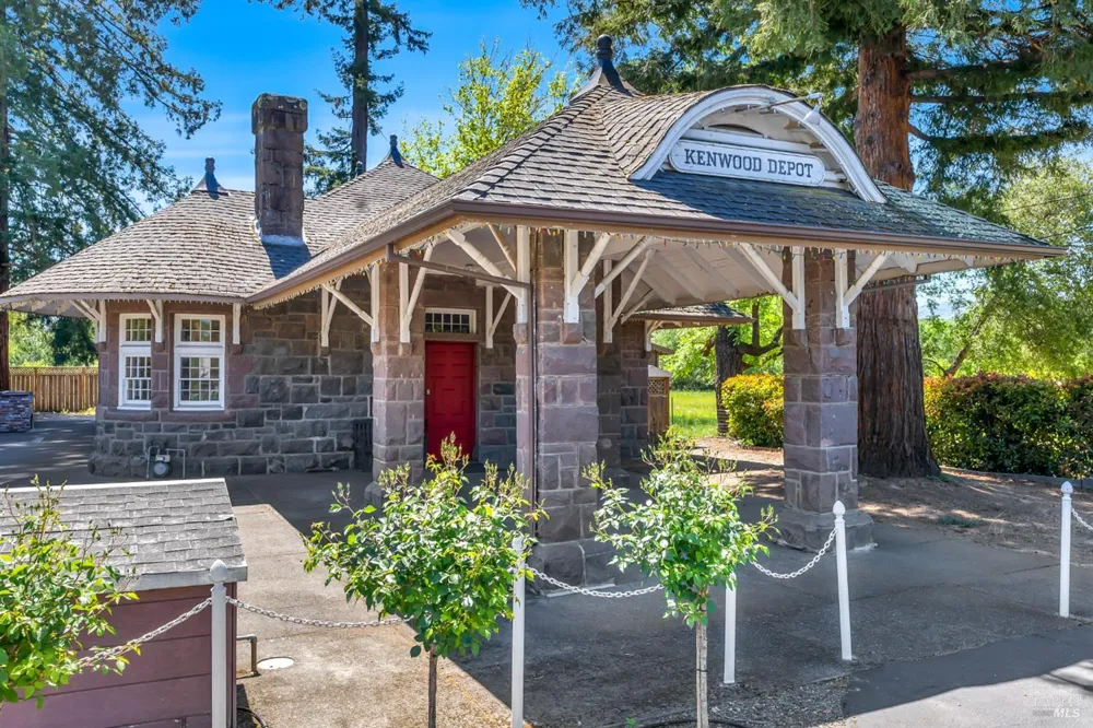 10601 Slattery Road Glen Ellen, CA 95442