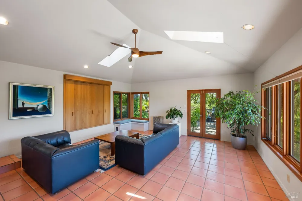 10601 Slattery Road Glen Ellen, CA 95442