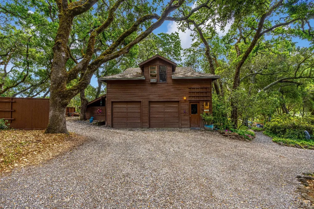 10601 Slattery Road Glen Ellen, CA 95442