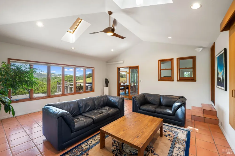 10601 Slattery Road Glen Ellen, CA 95442