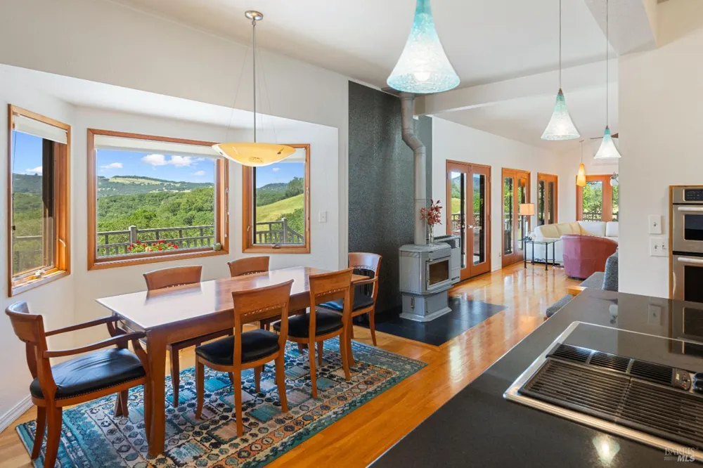10601 Slattery Road Glen Ellen, CA 95442