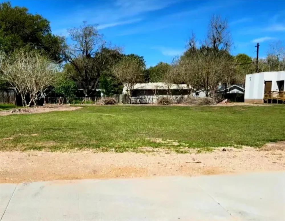 1323 Alabama Road Wharton, TX 77488