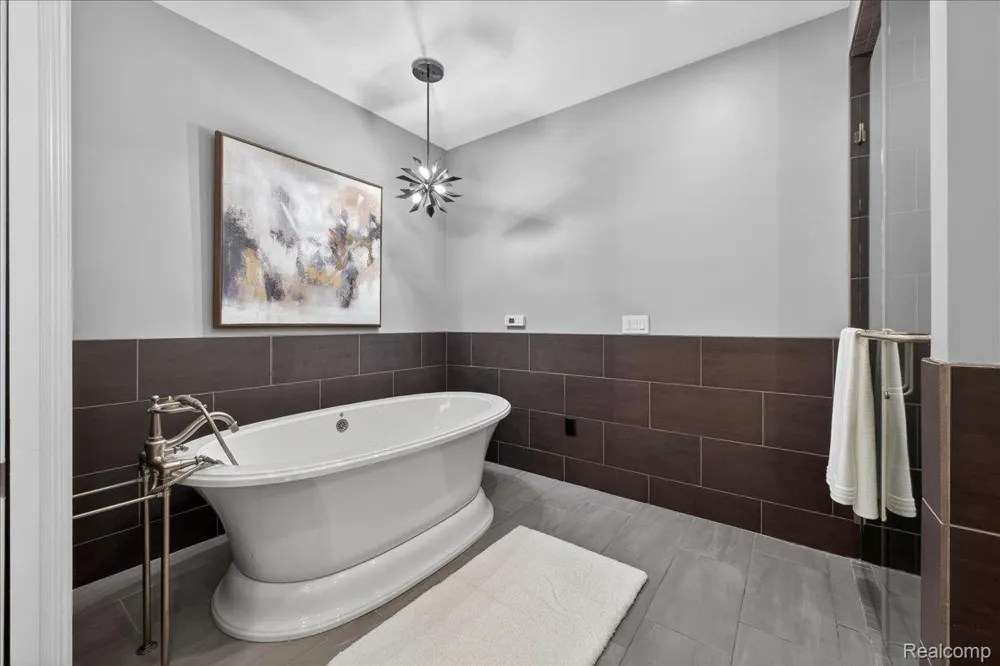 801 W Ann Arbor Trail #301 Plymouth City, MI 48170