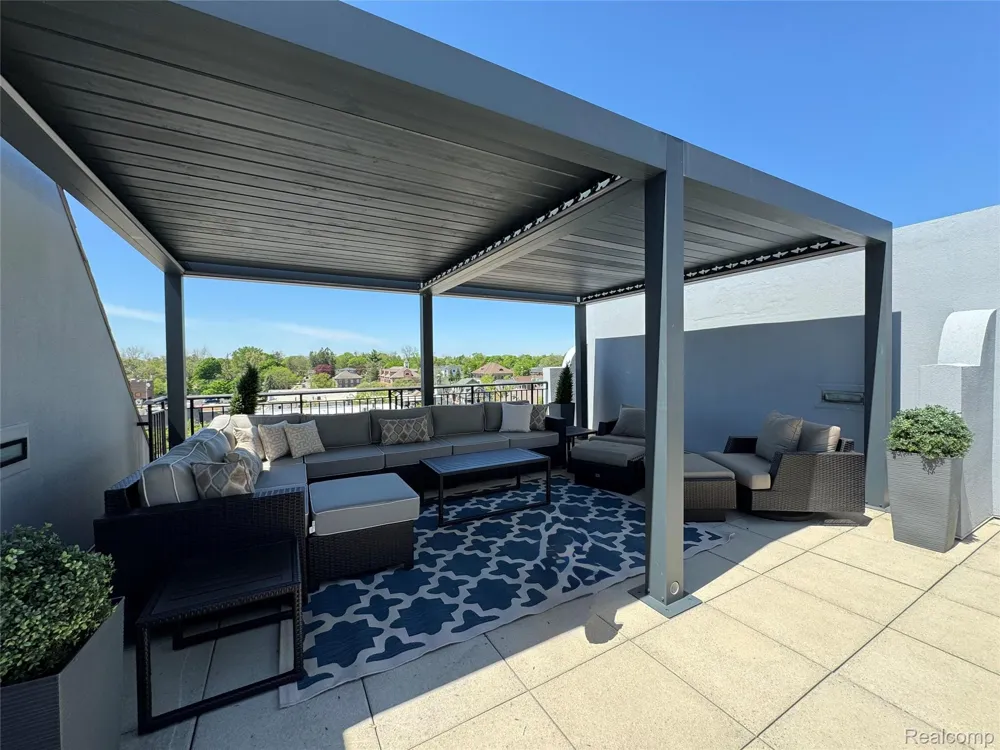 801 W Ann Arbor Trail #301 Plymouth City, MI 48170