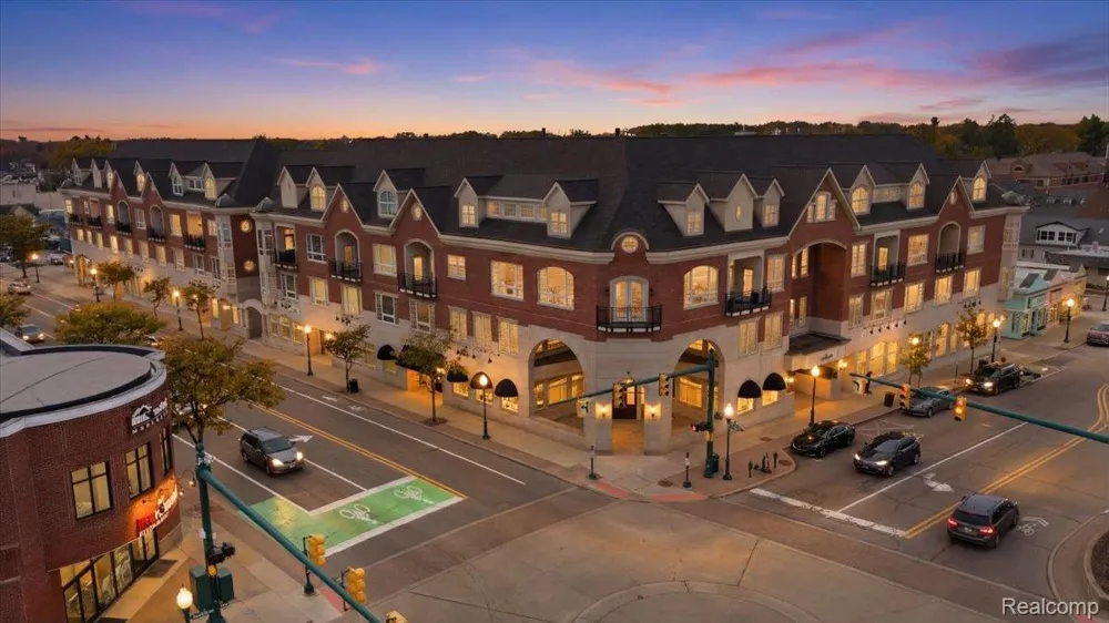 801 W Ann Arbor Trail #301 Plymouth City, MI 48170
