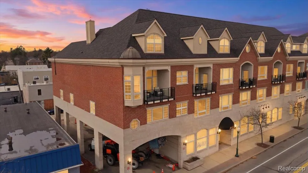 801 W Ann Arbor Trail #301 Plymouth City, MI 48170